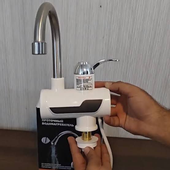 Digital Water Heater Tap - Instant Hot Water پہلے پارسل چیک کریں پھر رقم کی ادائیگی کریں